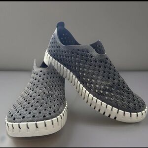 PROJECT CLOUD Shoes Womens Size 6 Gray Lily. A Perforated Memory Foam Slip On